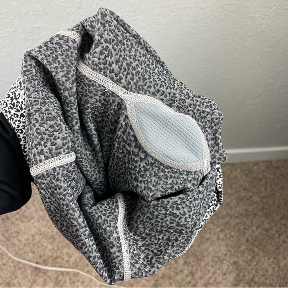 Athleta Salutation Stash Pocket II 7/8 Textured Tight - Picture 6 of 10